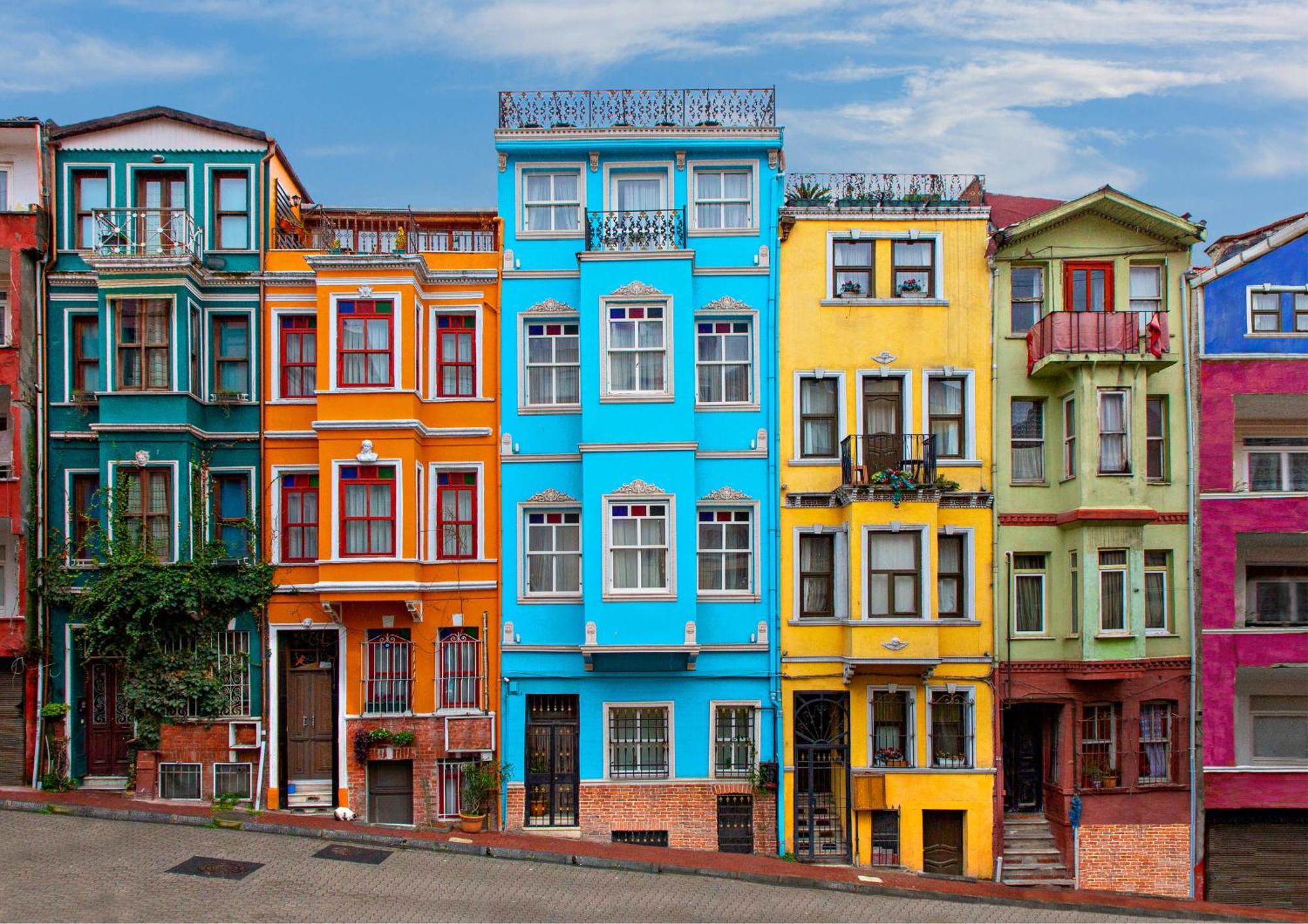 Istanbul Old City Colorful Houses Balat Petrion Hotel — Photos 1